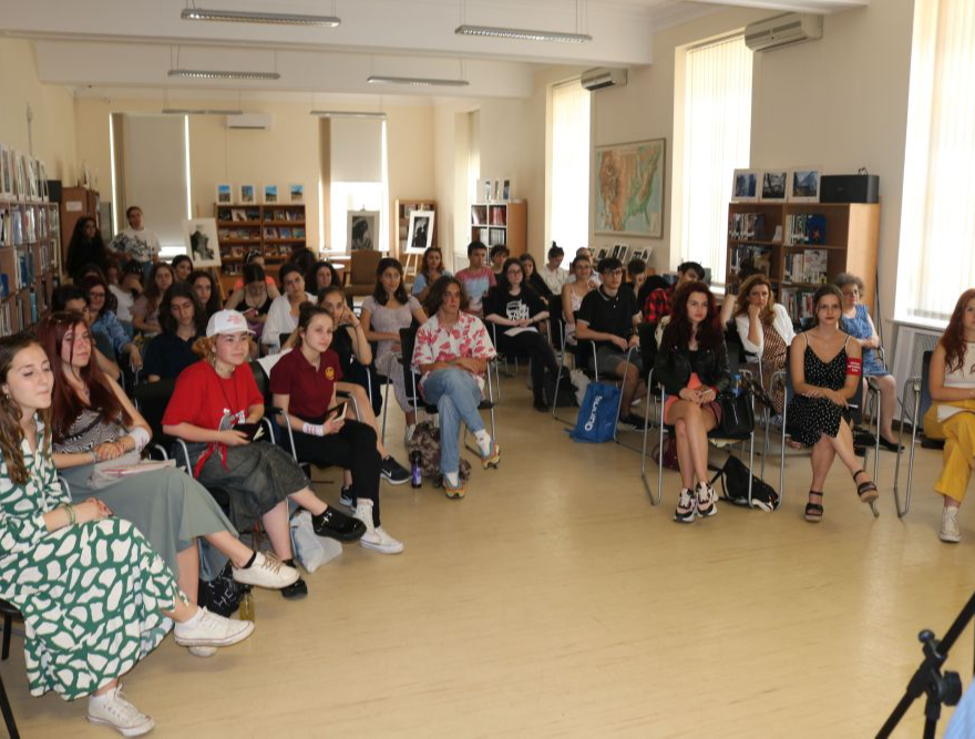 Ясни са финалистите на „Млада метафора: шампионат по поезия на софийските училища"