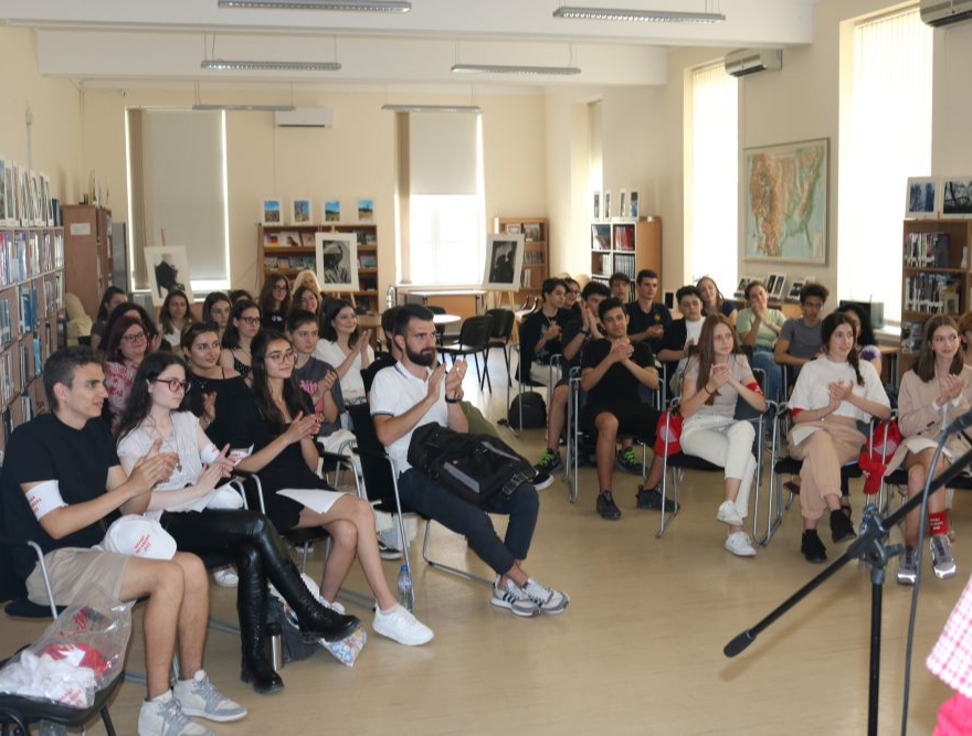 „Млада метафора: шампионат по поезия на софийските училища“ в действие